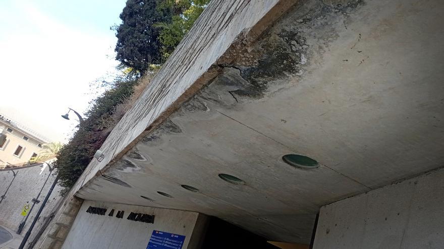 La mejorable entrada al ascensor de la Alcazaba de Málaga