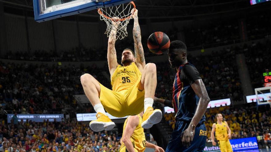 Una jugada del encuentro ante el Baskonia.