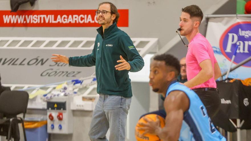 Luis Gabín durante el encuentro ante el Estudiantes de Lugo.