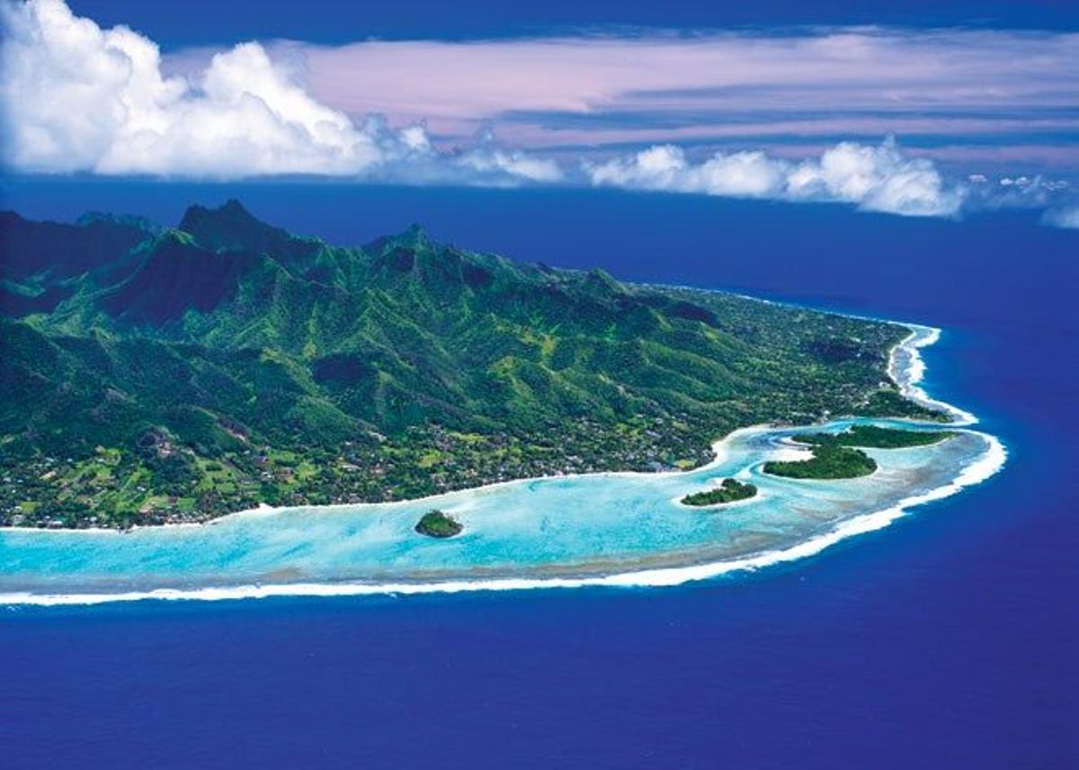 Rarotonga es la isla más grande del archipiélago de las Cook y en ella aterrizan los vuelos internacionales.