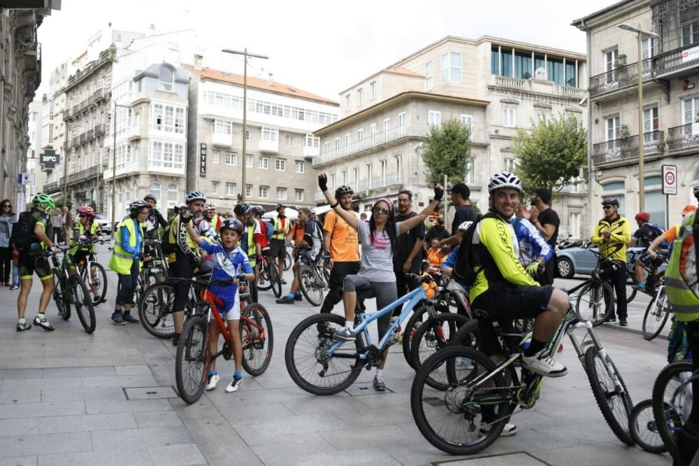 Marcha ciclista por la movilidad entre Vigo y Pontevedra