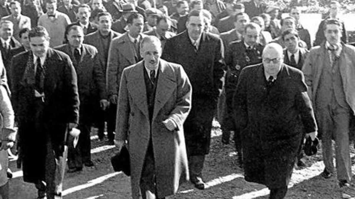 RELEVO Jordi Pujol habla en su tomade posesión como 'president', en presencia de su antecesor, en el Palau de la Generalitat, en 1980.