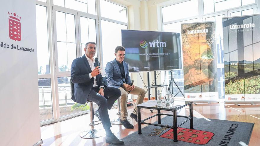 Oswaldo Betancort (i) y Héctor Fernández, ayer, durante la presentación del balance en Londres.