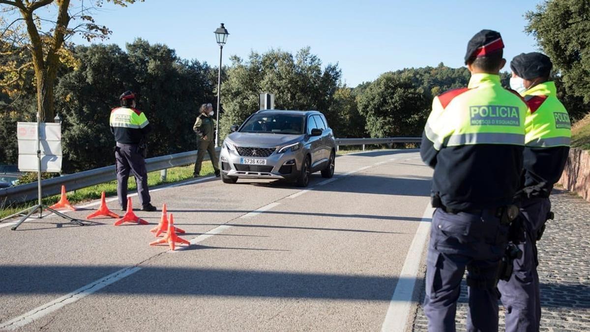 08 12 2020 Mossos d Esquadra controlan los accesos al parque natural del Montseny en Barcelona   POLITICA CATALUNA ESPANA EUROPA BARCELONA  DIPUTACIO DE BARCELONA