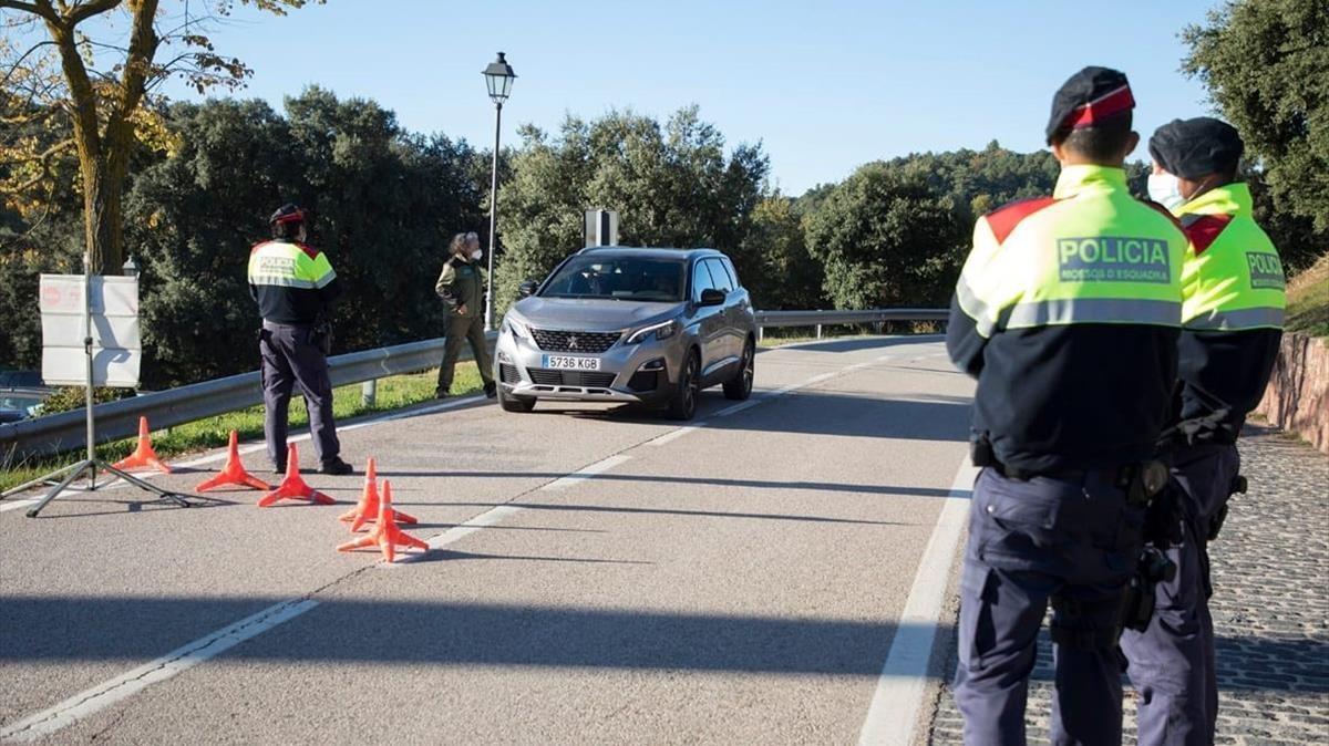 08 12 2020 Mossos d Esquadra controlan los accesos al parque natural del Montseny en Barcelona POLITICA CATALUNA ESPANA EUROPA BARCELONA DIPUTACIO DE BARCELONA 08 12 2020 Mossos d Esquadra controlan los accesos al parque natural del Montseny en Barcelona POLITICA CATALUNA ESPANA EUROPA BARCELONA DIPUTACIO DE BARCELONA