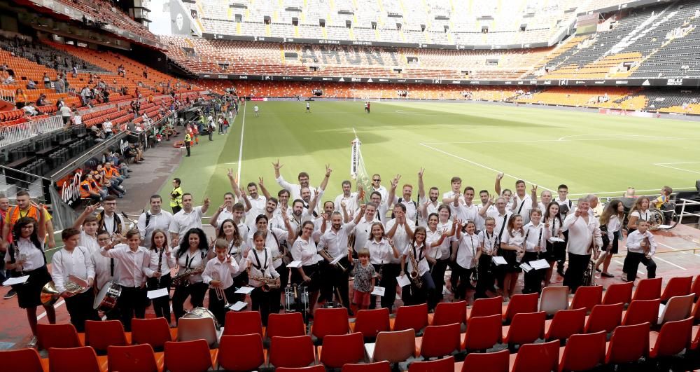 La Societat Musical Santa Cecilia de Fortaleny, en Mestalla