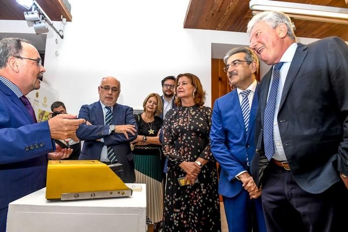 23-10-19 LAS PALMAS DE GRAN CANARIA. CASASA CONSISTORIALES. LAS PALMAS DE GRAN CANARIA. Exposición 40 años de Guaguas Municipales. Fotos: Juan Castro.  | 23/10/2019 | Fotógrafo: Juan Carlos Castro