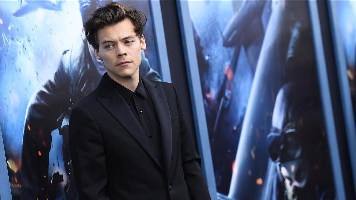 zentauroepp39355708 singer actor harry styles attends the warner bros  pictures 170721165937