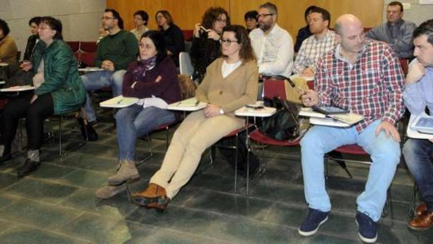 Asistentes al taller sobre &quot;Herramientas para la comunicación alternativa con personas con diversidad&quot;, en Cambados.  // Noé Parga