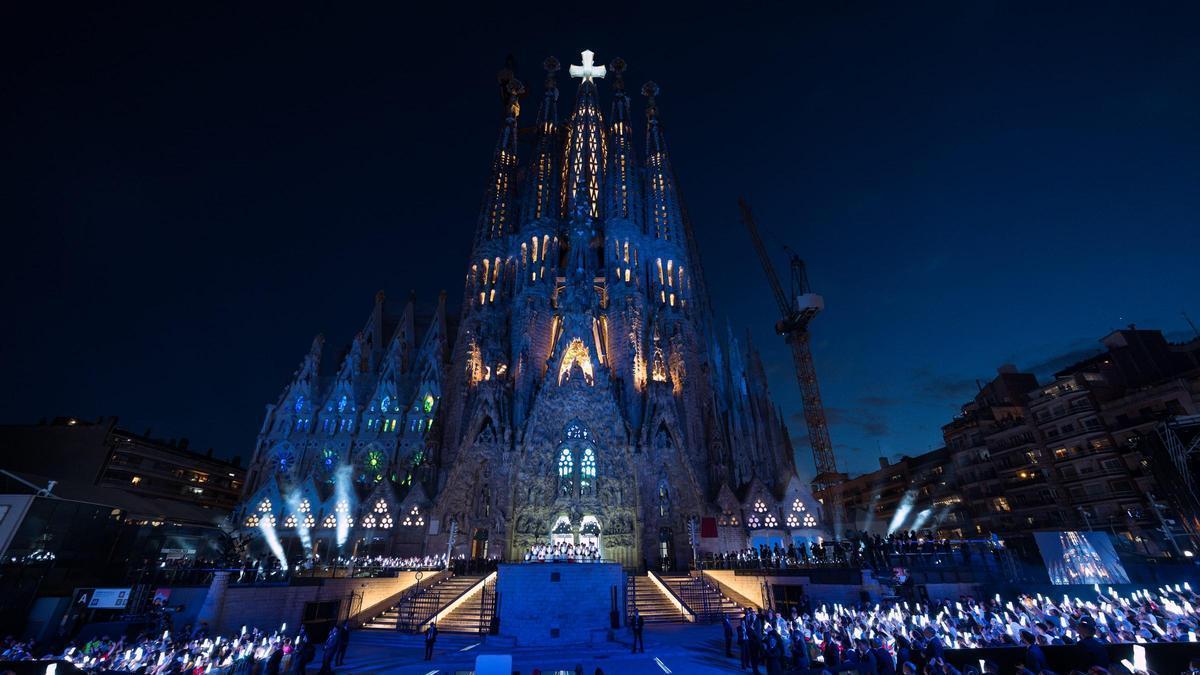 Així ha estat la inauguració de la torre de Jesús de la Sagrada Família (amb la participació del Papa)