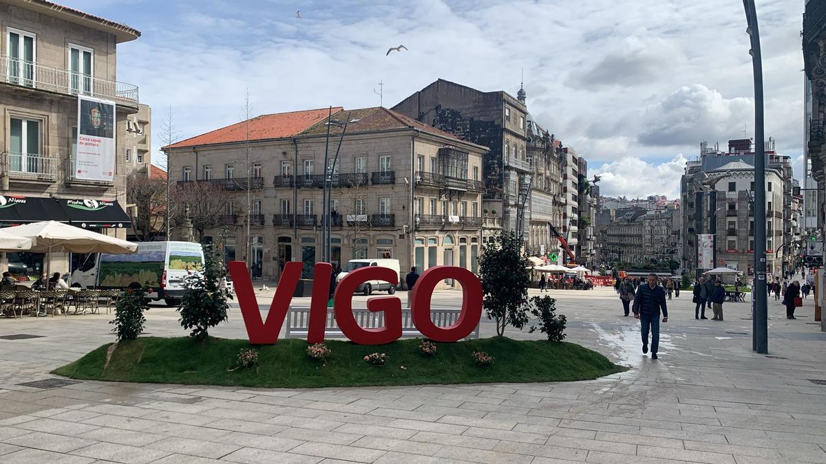 O letreiro de Vigo en Porta do Sol.