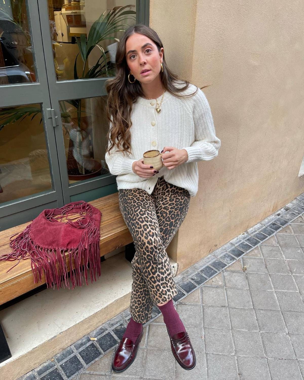 El look de la influencer Ale Segura con pantalones de leopardo