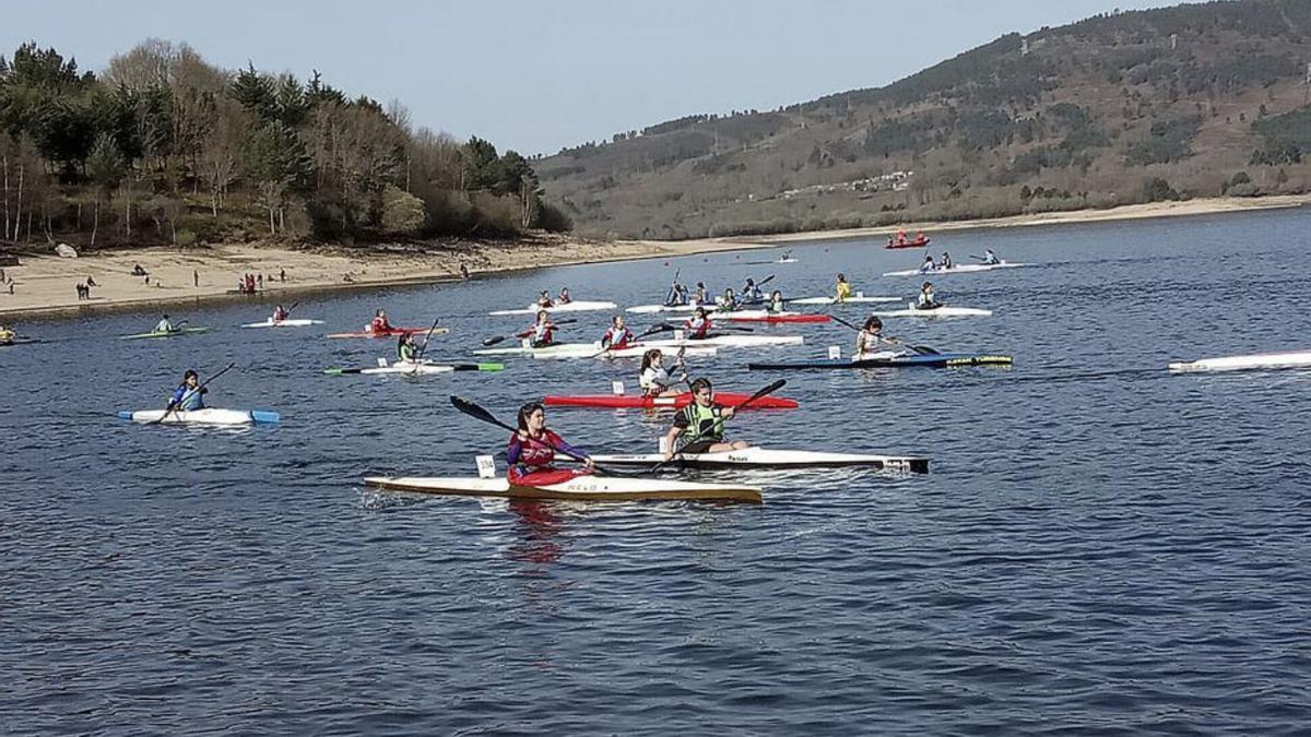 Las promesas compitiendo en el embalse de As Conchas. |  // FDV