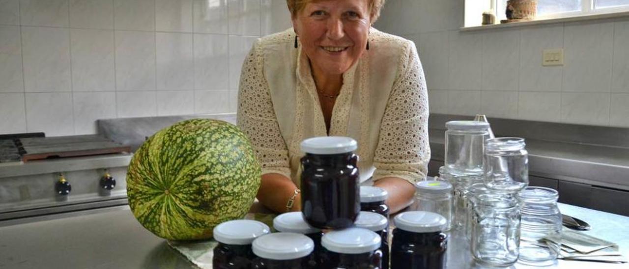 Pilar Quintana, en la cocina obrador donde elaboraba las mermeladas hasta el pasado mes de julio, en su local de Taramundi.