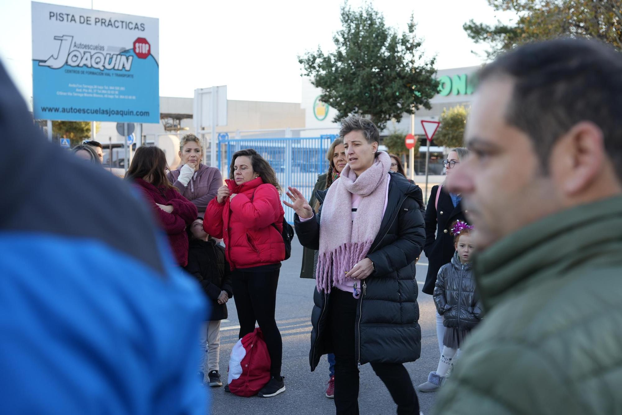 Las imágenes del convoy con 30.000 juguetes para los niños de la dana en Vila-real