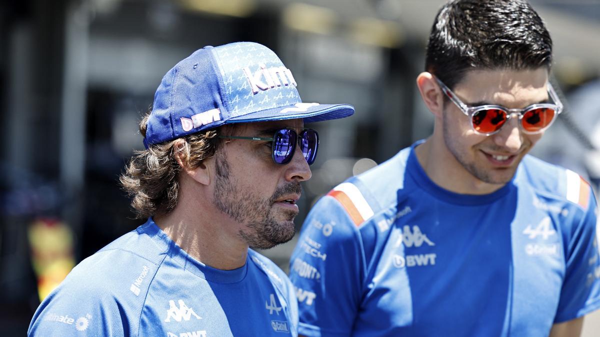 Alonso junto a su compañero Ocon antes del GP de Azerbaiyán