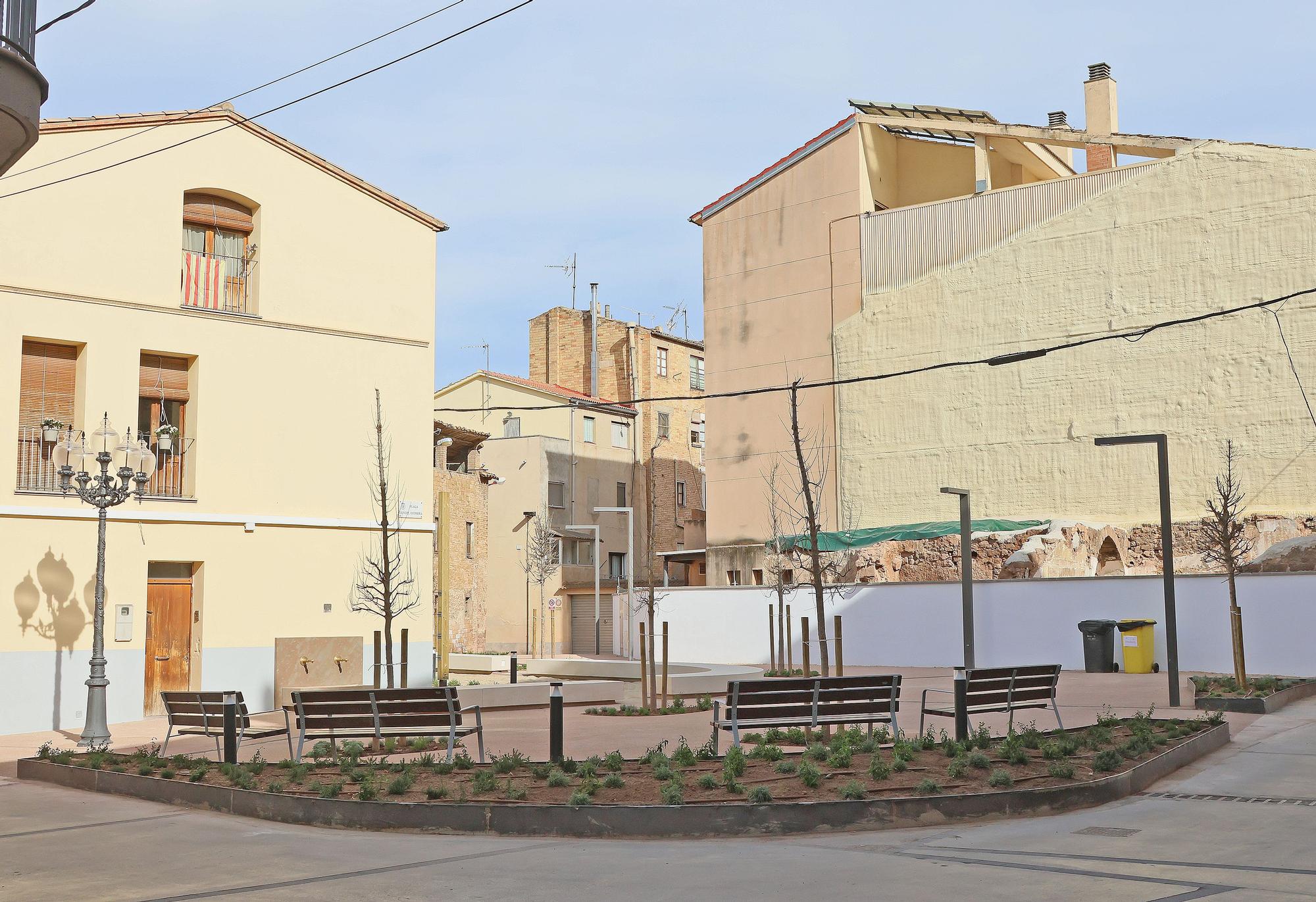 Cardona innagura la renovada plaça de la Coromina