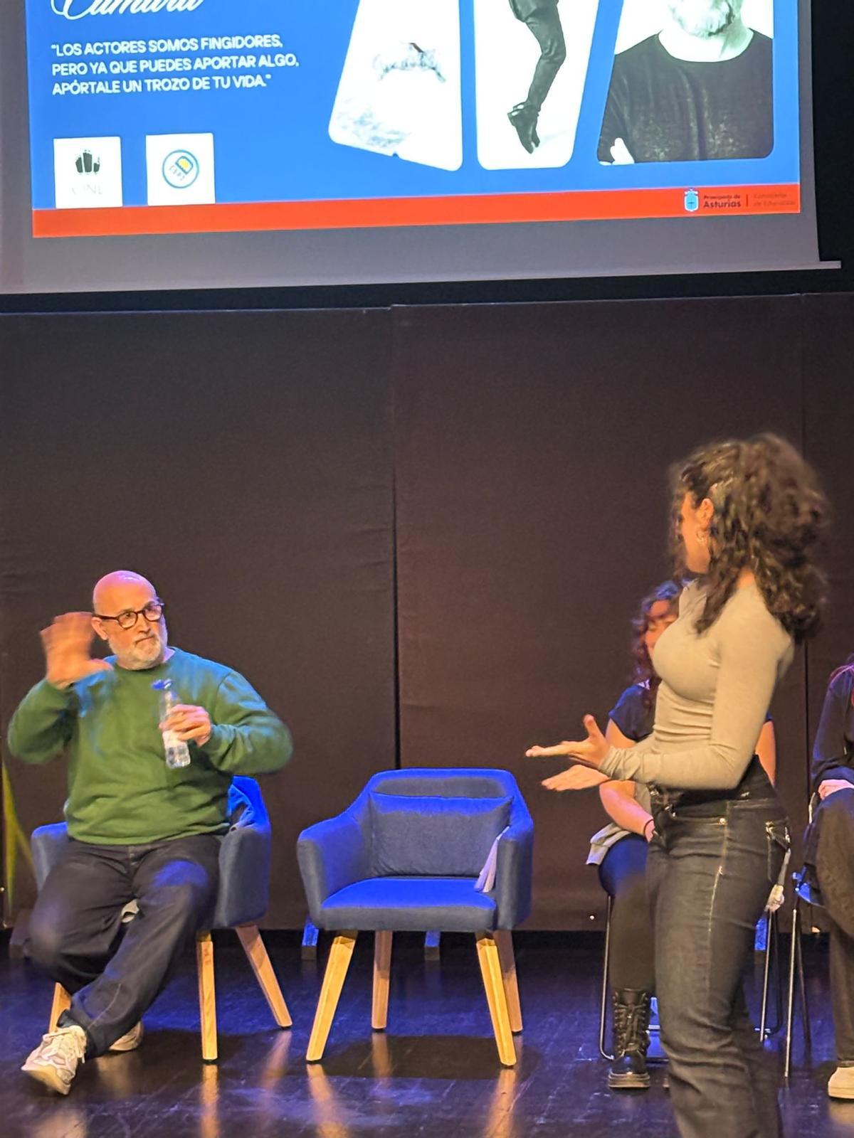 Javier Cámara comparte su trayectoria y oficio con el alumnado de la ESAD en Gijón, en imágenes