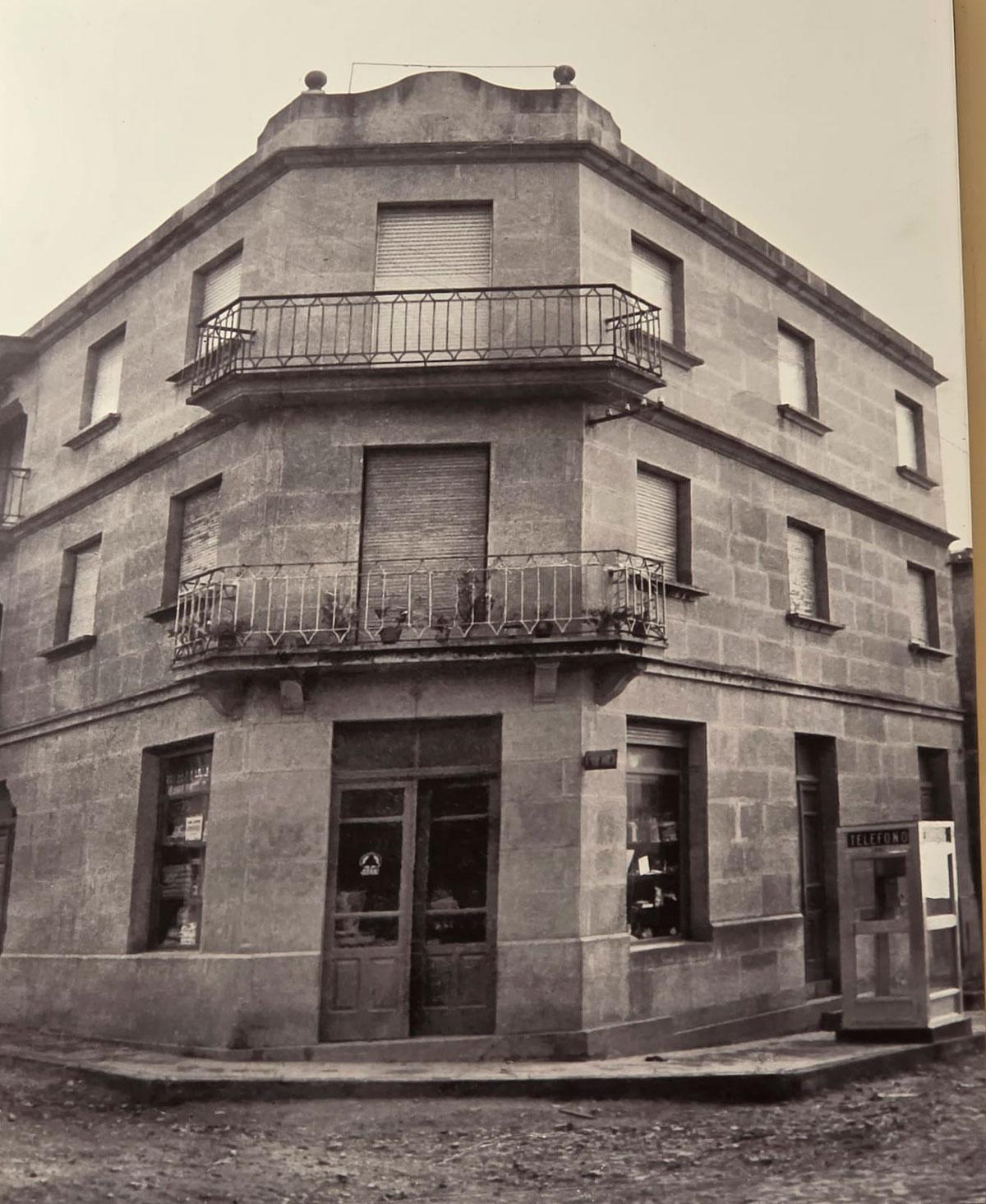 Fachada del estanco en el 1931.