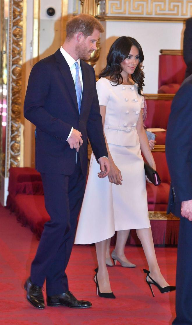 El príncipe Harry junto a Meghan Markle en la entrega de los Premios de los Jóvenes Líderes de la Reina