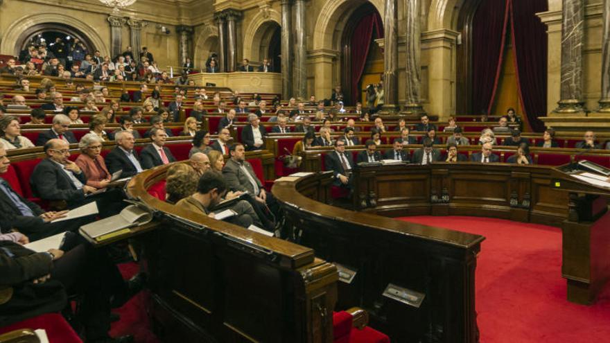 El TC ha admès a tràmit la causa contra la cambra catalana.