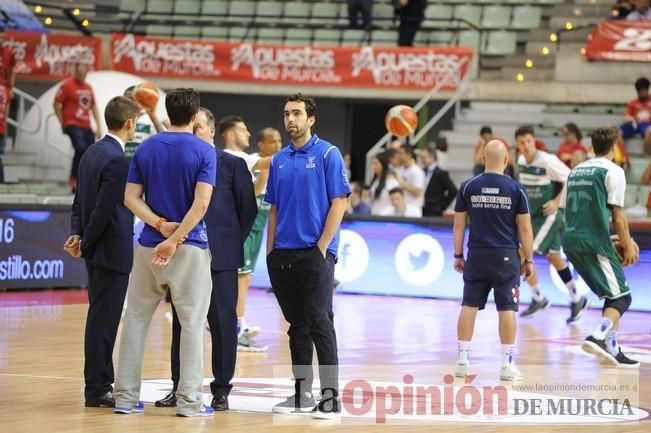 Los universitarios contra el Dinamo Sassari.