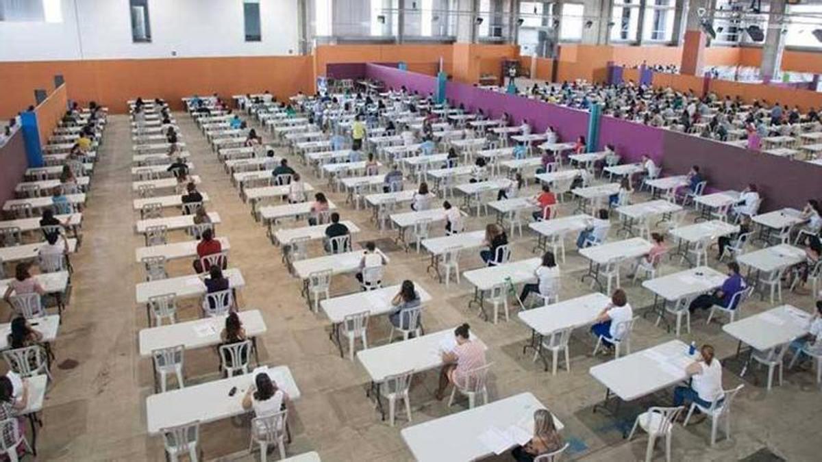 Aspirantes en una oposición de auxiliar administrativo del Ayuntamiento de Badajoz en Ifeba, en una convocatoria anterior.