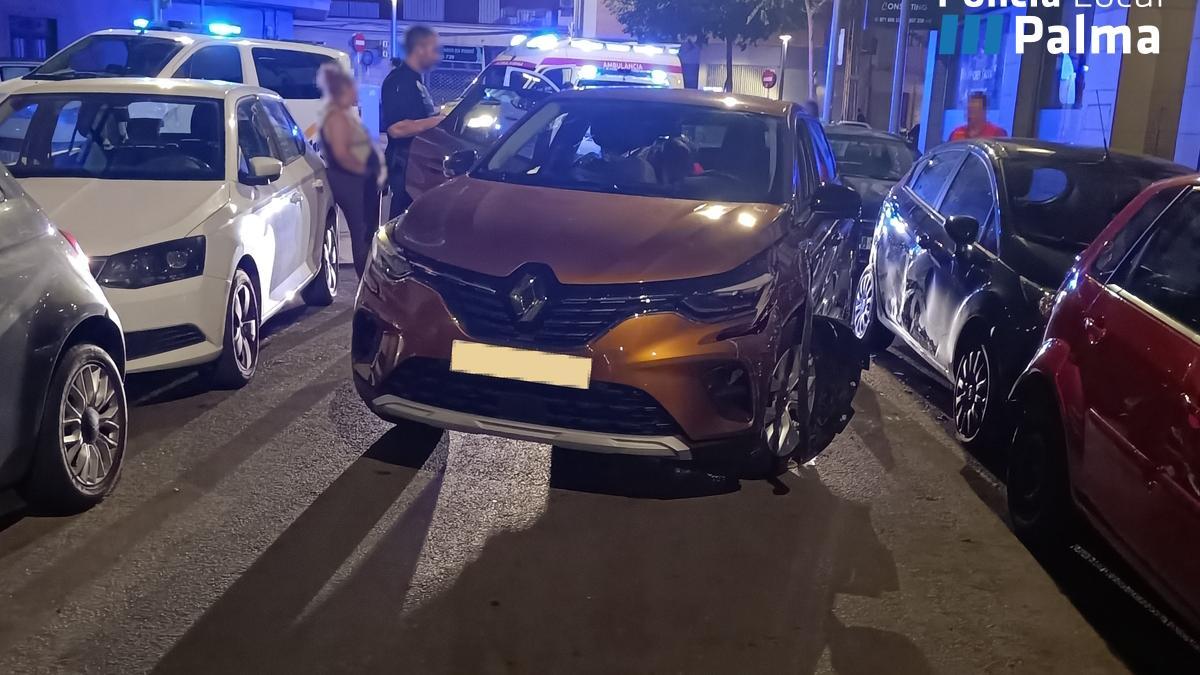 El vehículo dado a la fuga tras chocar contra un coche aparcado en Palma.