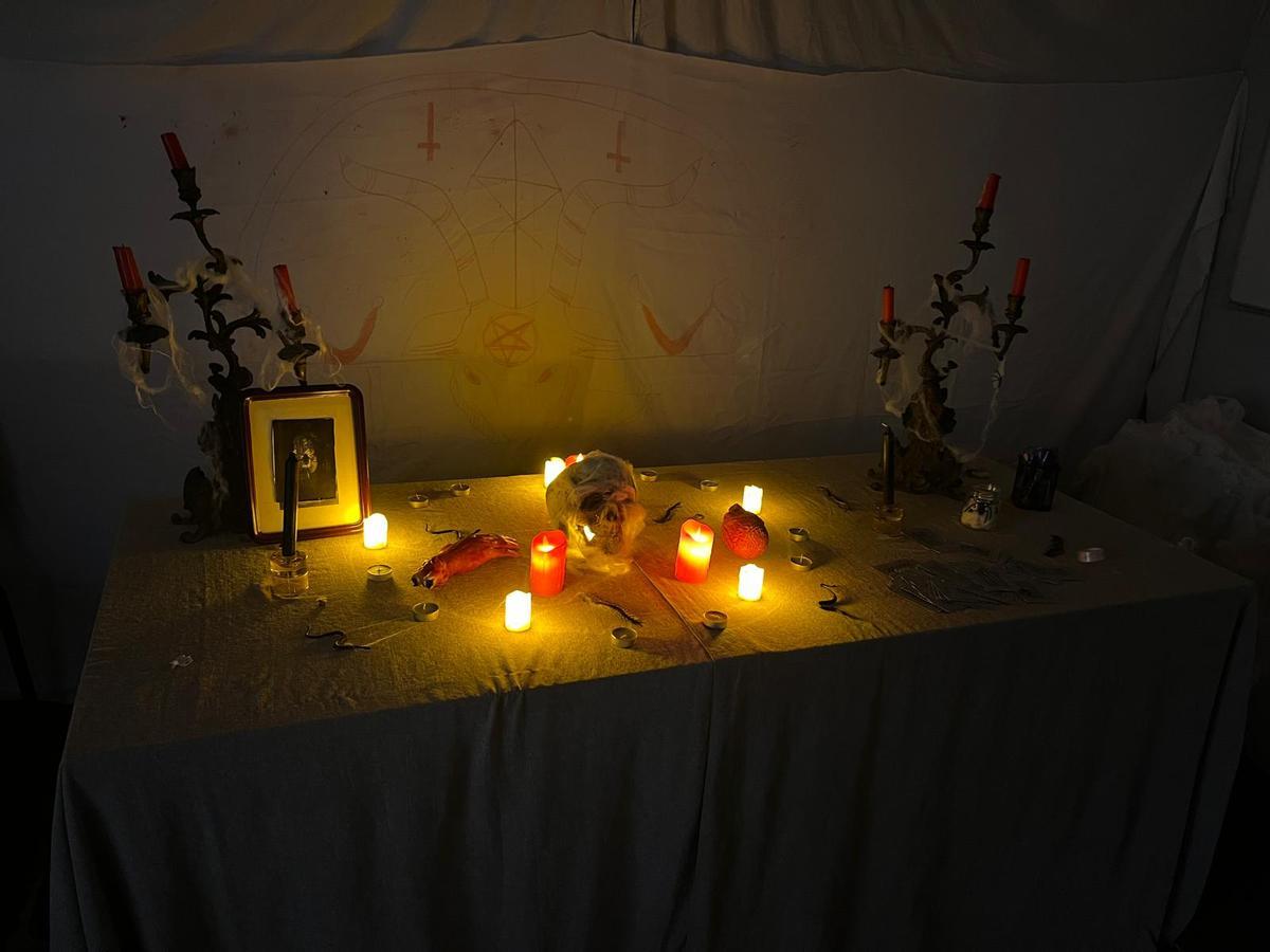 Imagen de una de las decoraciones del año pasado en la academia Wellington del Casco Antiguo de Badajoz.