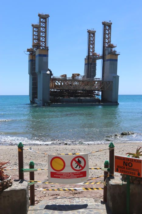 La compañía Ferrovial ya ha presentado el plan de rescate del dique flotante encallado en Benalmádena