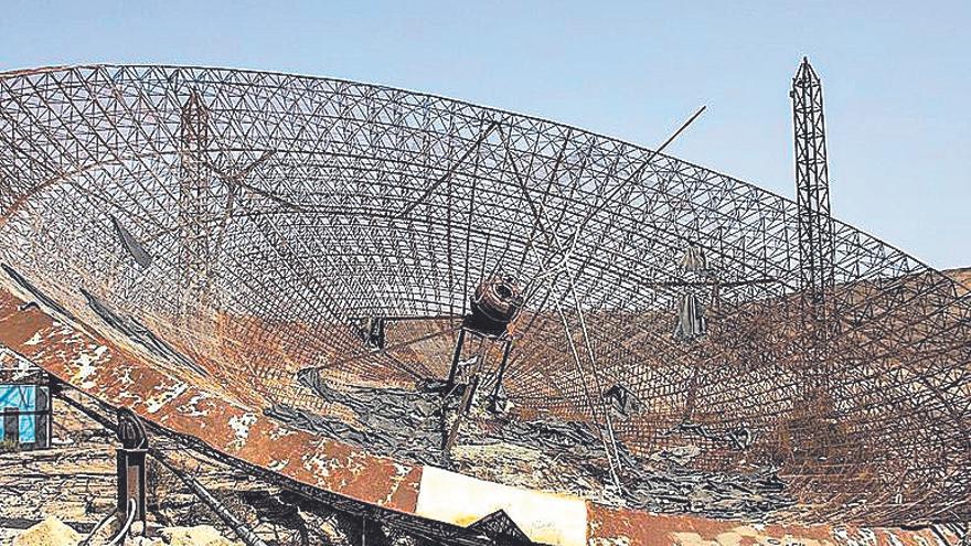 El deterioro de lo que pudo ser y no fue: la historia de la enorme antena abandonada en Tenerife