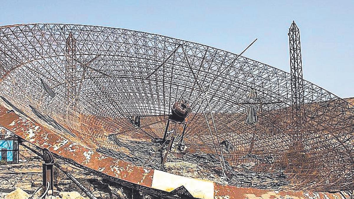 Antena de central abandonada en El Médano (Granadilla).