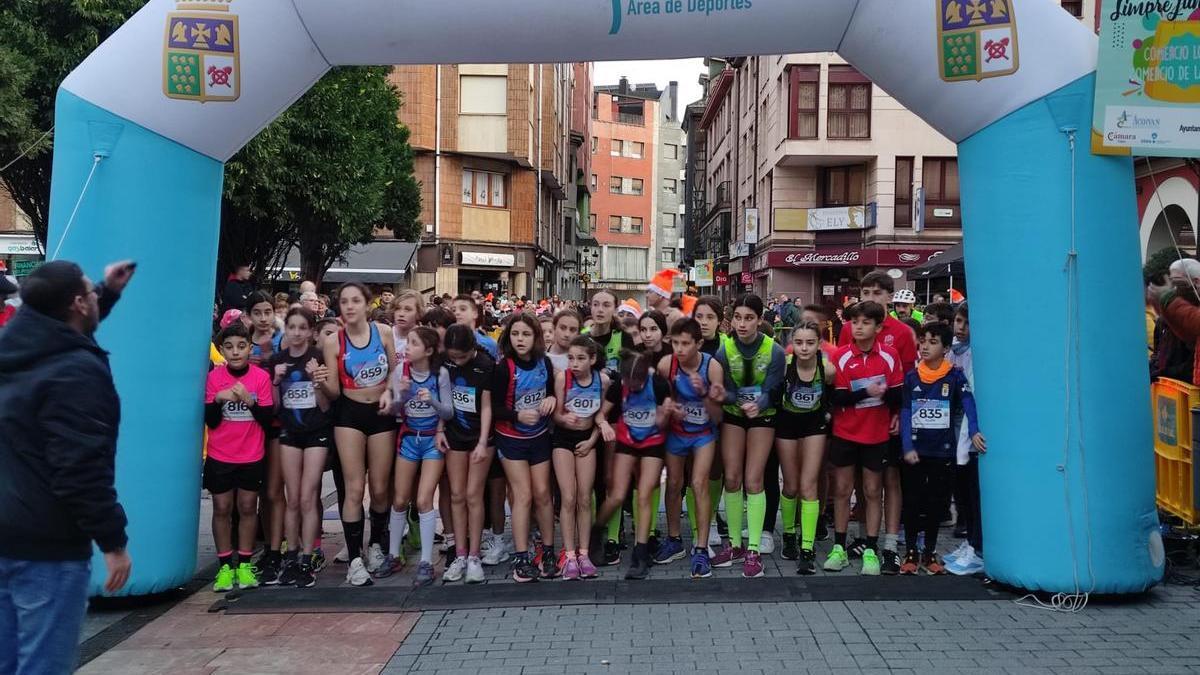 Salida de una edición anterior de la San Silvestre de Langreo.