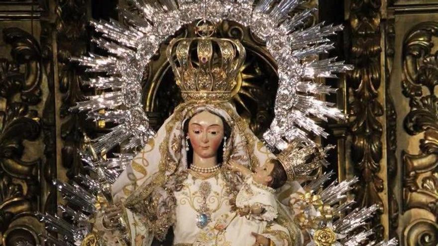 La Virgen de la Piedad ya tiene elegidos los mantos de sus procesiones