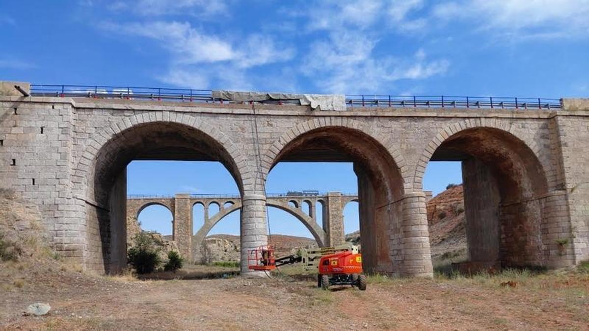 Actuación en el viaducto próximo a Alfambra.