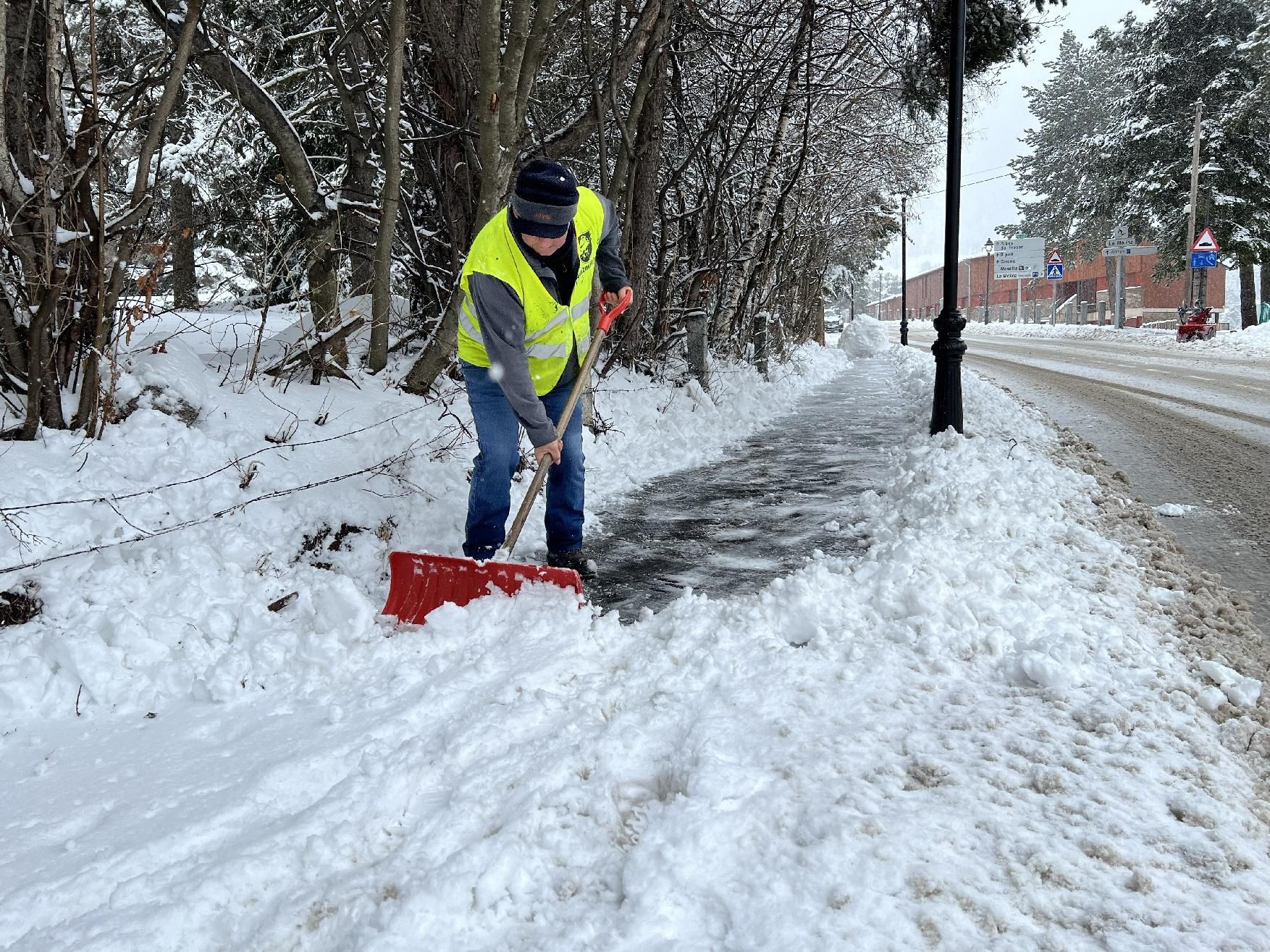 La nevada més important de la temporada emblanquina diferents punts de la Catalunya central