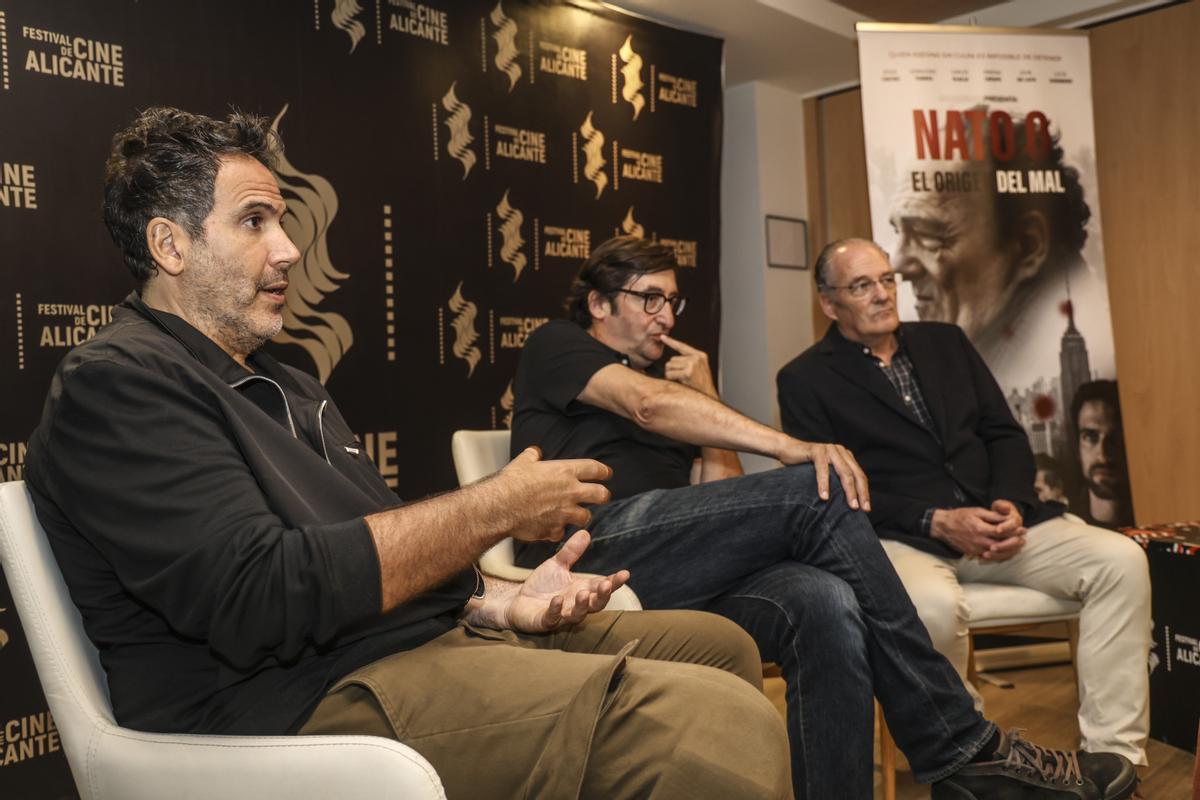 Gonzalo Crespo, José Francisco Ortuño y Carlos Olalla, presentando la película en Alicante.