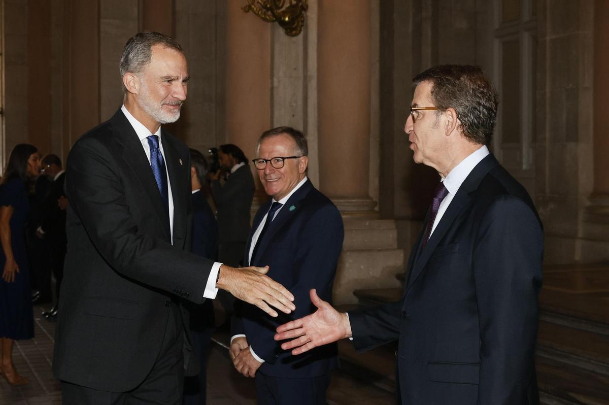 Los Reyes y Sánchez presiden el tercer homenaje a las víctimas de la pandemia