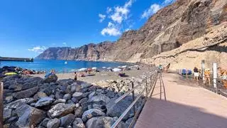 Las playas de Santiago del Teide se 'desnudan': la costa pierde arena y el Ayuntamiento busca soluciones