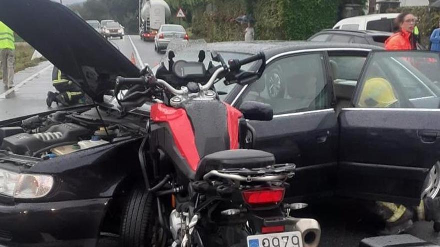 Herido grave un motorista tras colisionar contra un coche en Bergondo