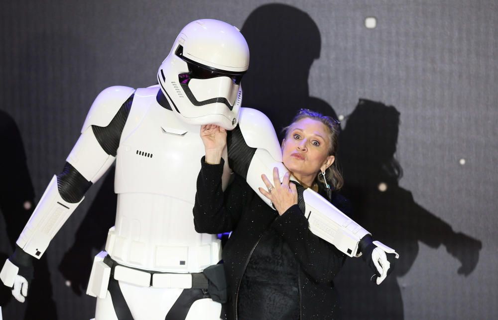 La actriz estadounidense Carrie Fisher, conocida por su papel de la princesa Leia en "Star Wars", falleció hoy a los 60 años.