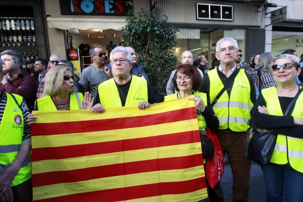 Manifestación en Valencia con motivo del 25 d'Abril