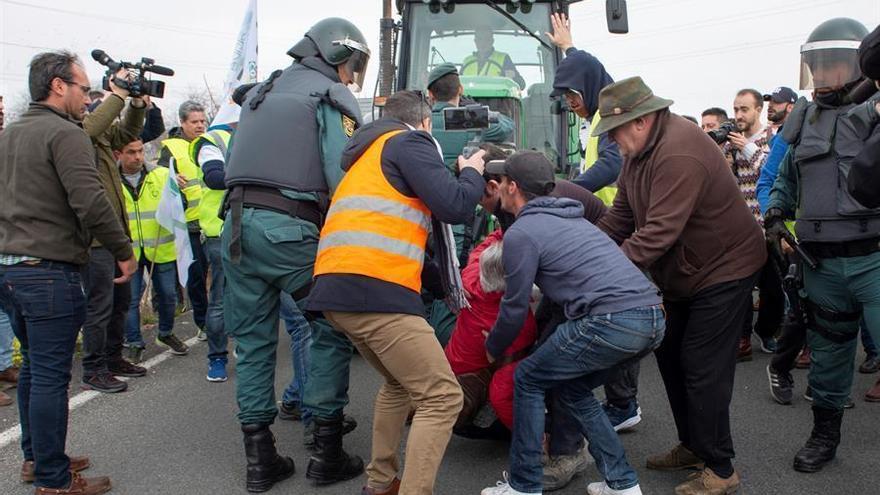 Asaja quiere “colapsar” Extremadura con cortes en 19 puntos de carreteras de la región