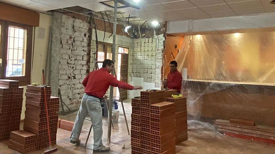 Los trabajos en el centro social de Alpartir ya han comenzado. | SERVICIO ESPECIAL