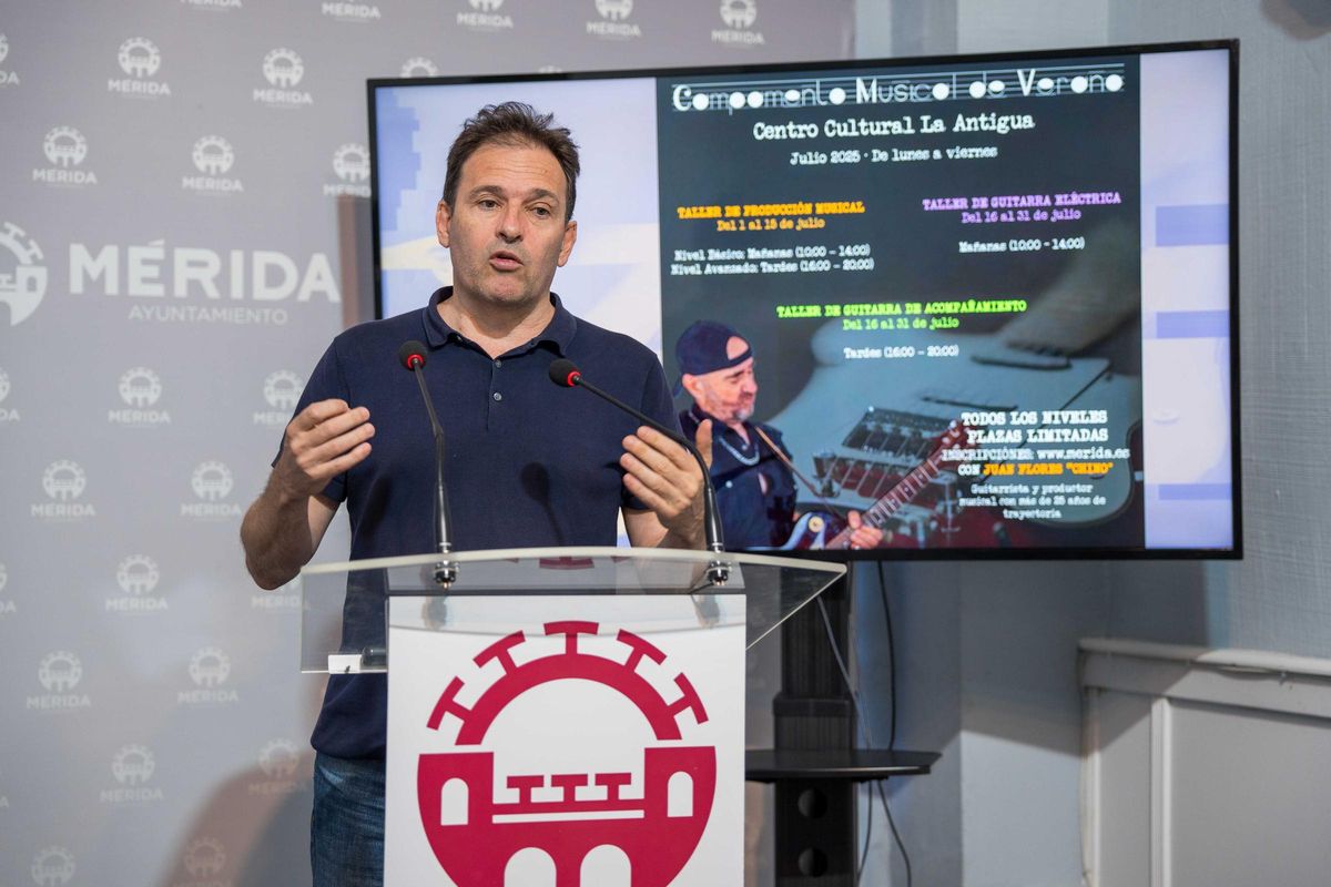 Antonio Velez en la rueda de prensa.
