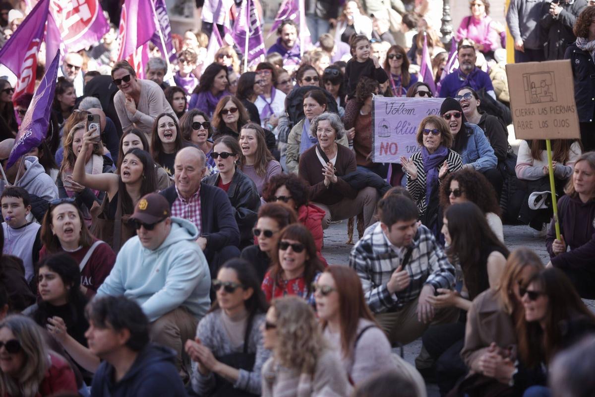 FOTOS | 2.000 personas en la manifestación del 8M en Mallorca
