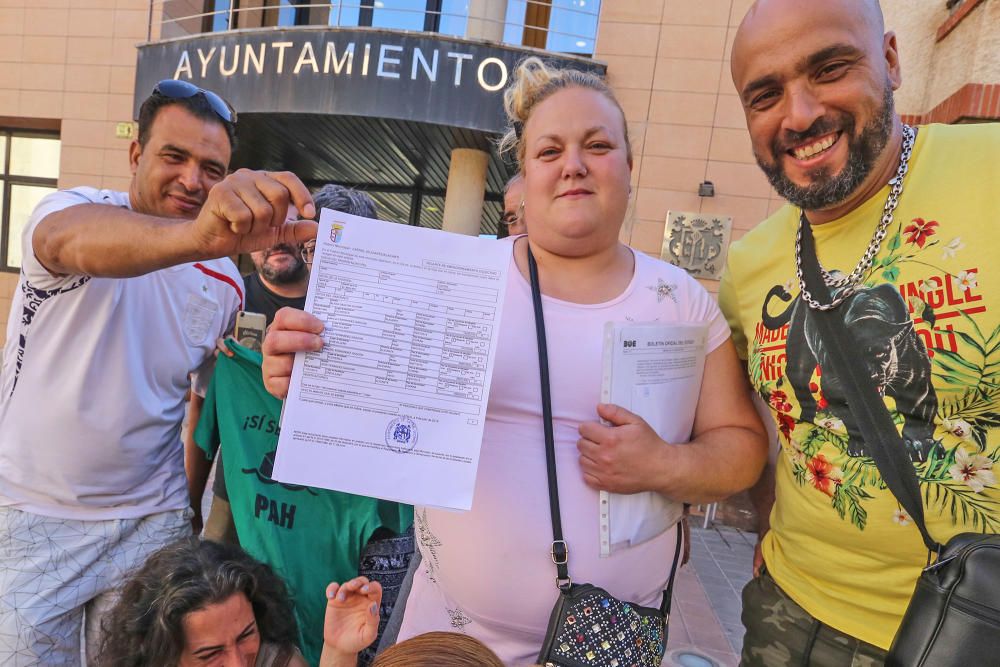 El Ayuntamiento denegó en un principio la autorización para registrar a la vecina en la vivienda, ocupada a un banco hace siete meses