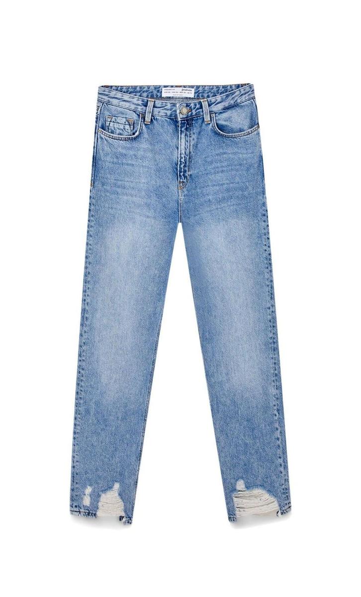 Jeans bajo roto de Stradivarius (precio: 19,99 euros)