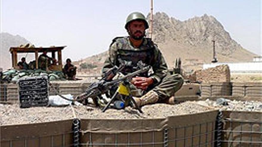 La OTAN expulsa a los talibanes del sur de Afganistán dejando &quot;cientos&quot; de muertos o heridos