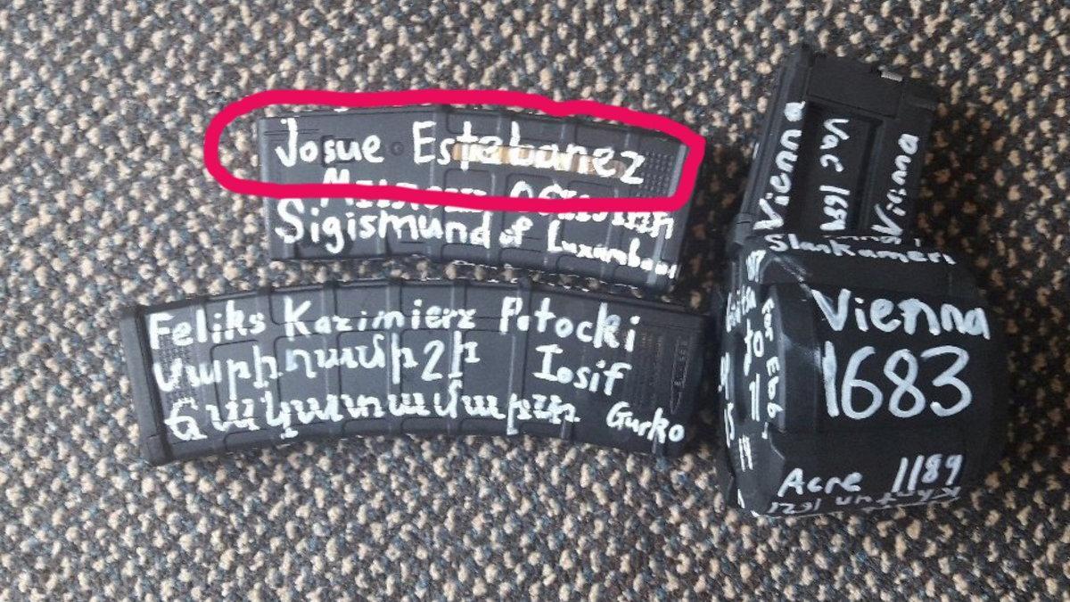 El arma del terrorista de Nueva Zelanda en la que aparecen varios nombres, entre ellos el de un español.